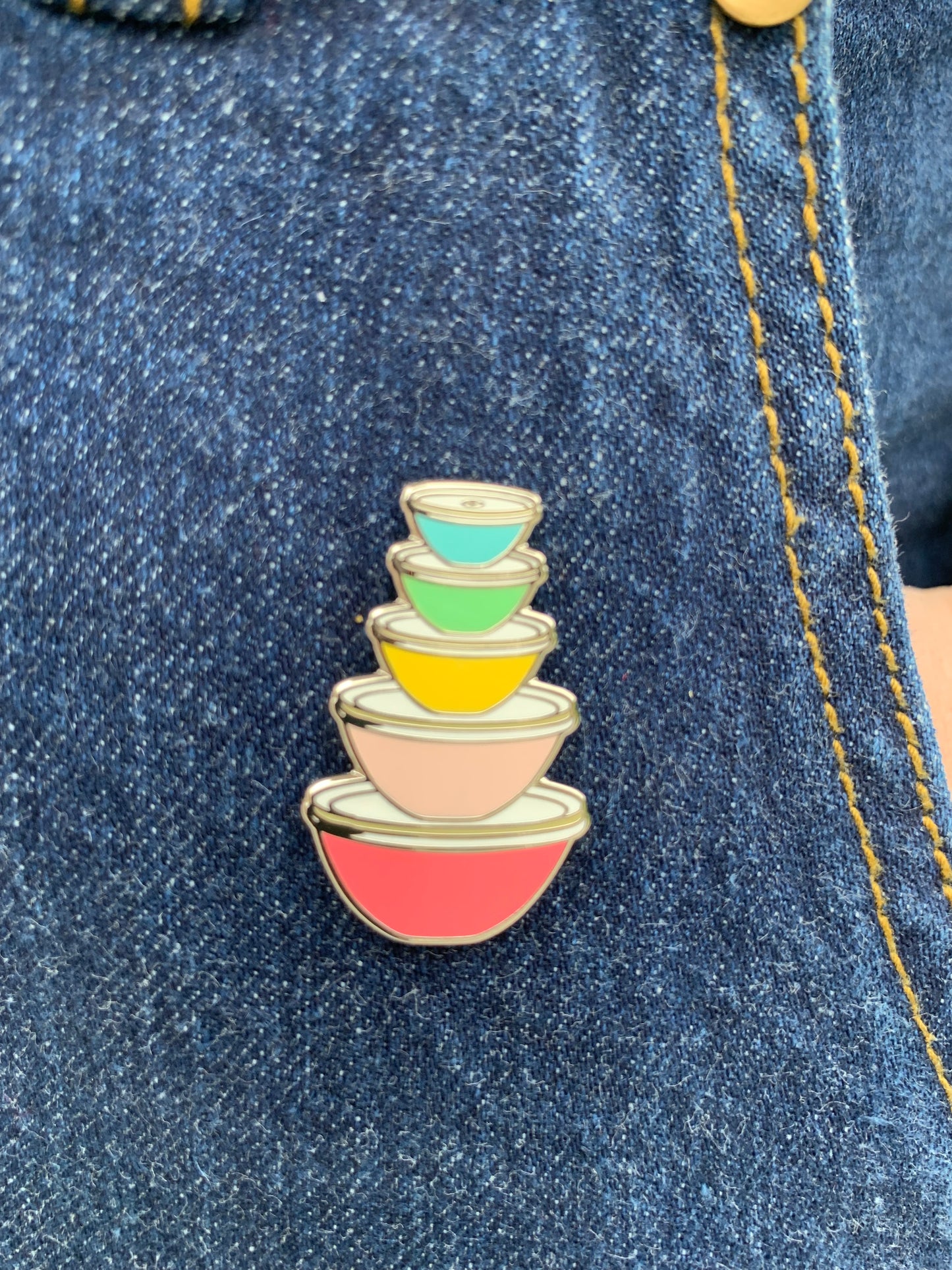 Vintage Tupperware Wonderlier Bowls Lapel Pin